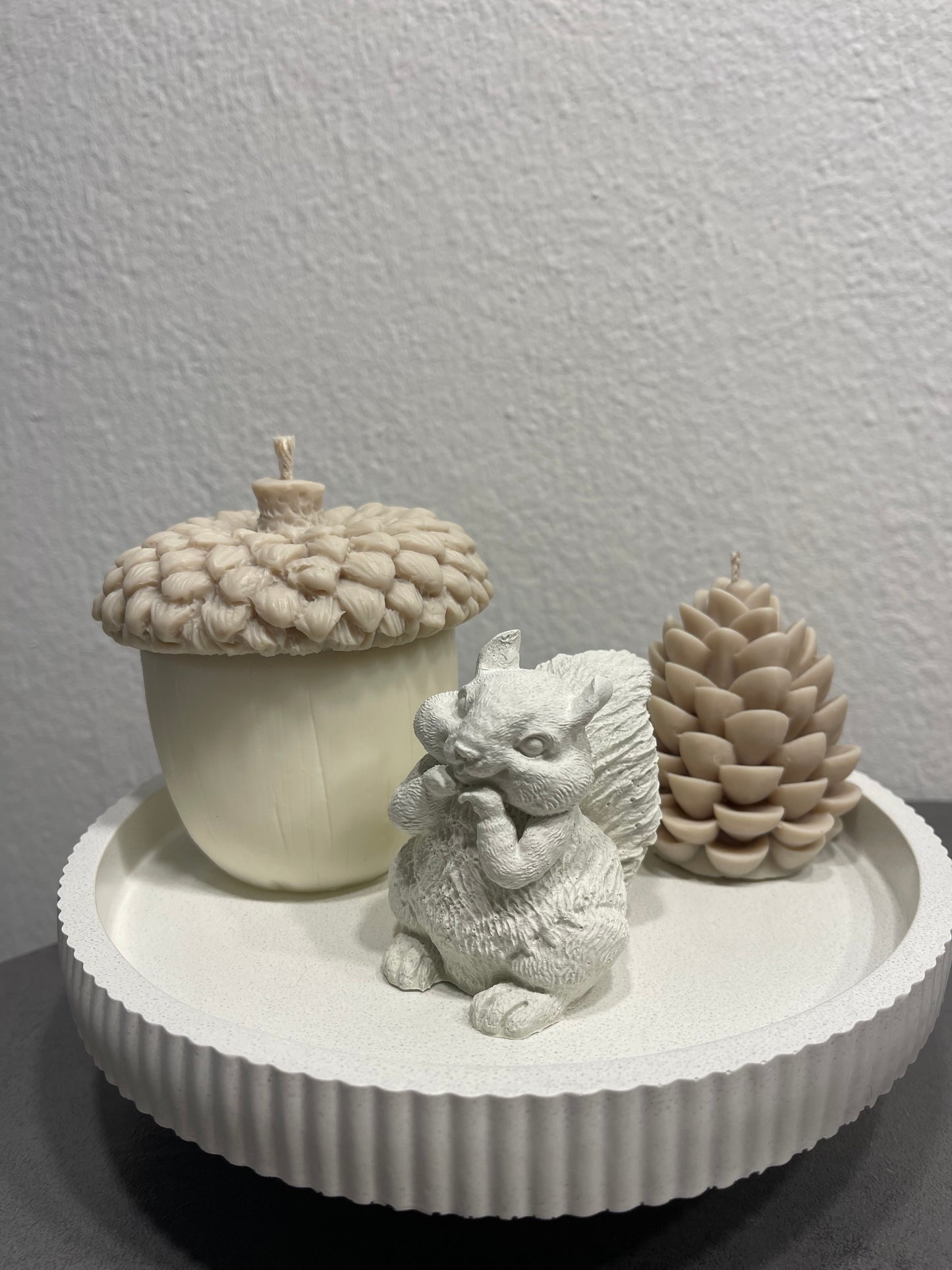 Alle, Herbstliches Deko-Set „Whispers of Fall“ – Handgemacht aus Beton & Wachs | In zarten Nude-Tönen