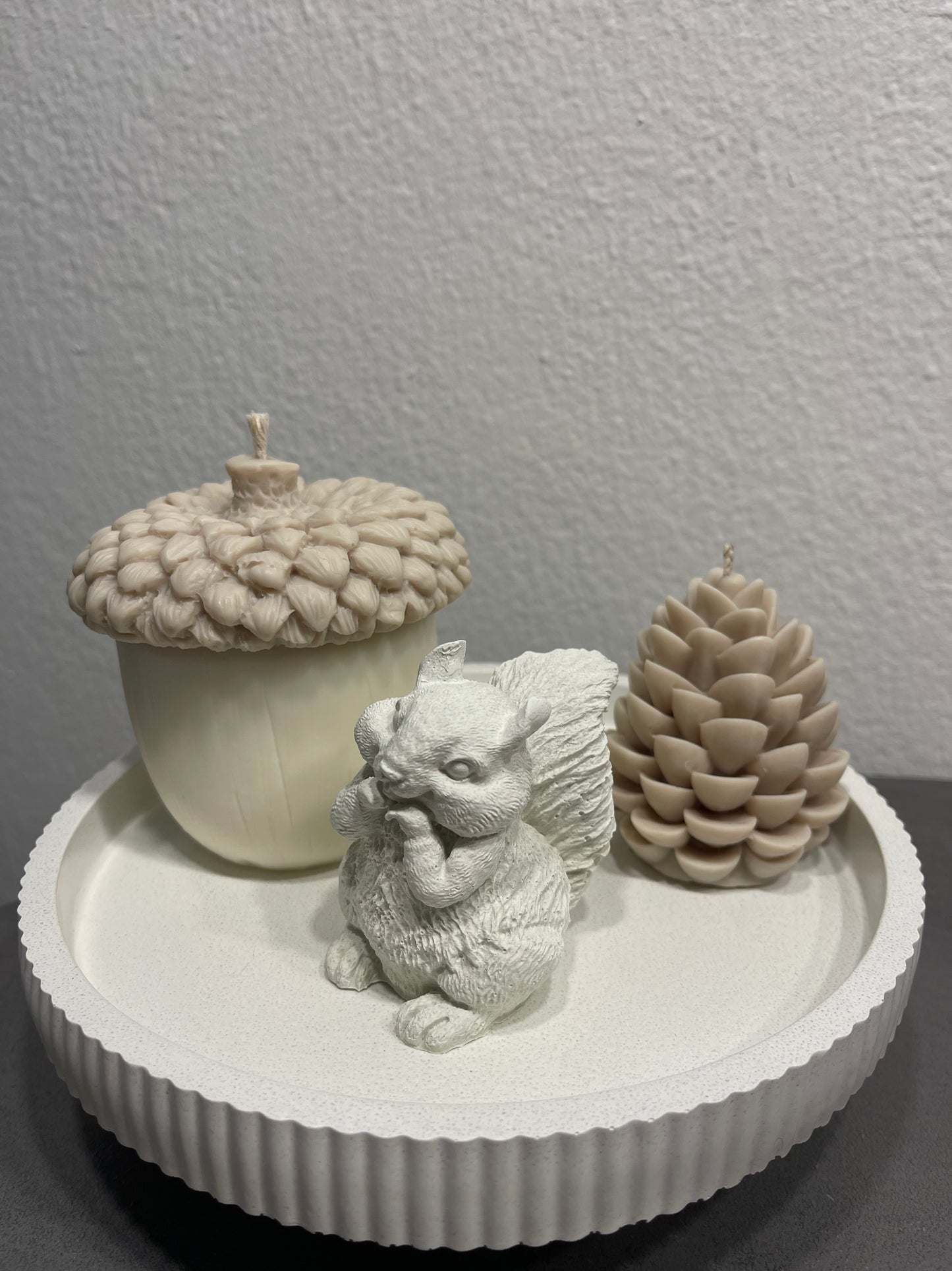 Alle, Herbstliches Deko-Set „Whispers of Fall“ – Handgemacht aus Beton & Wachs | In zarten Nude-Tönen