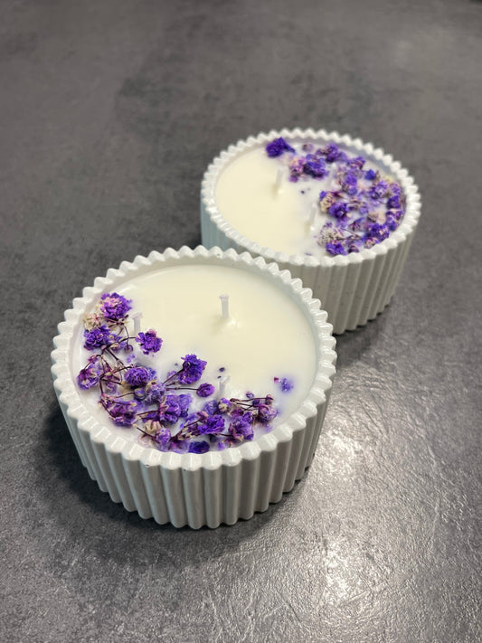 Kerze mit Trockenblumen, 3 Docht handgegossen
