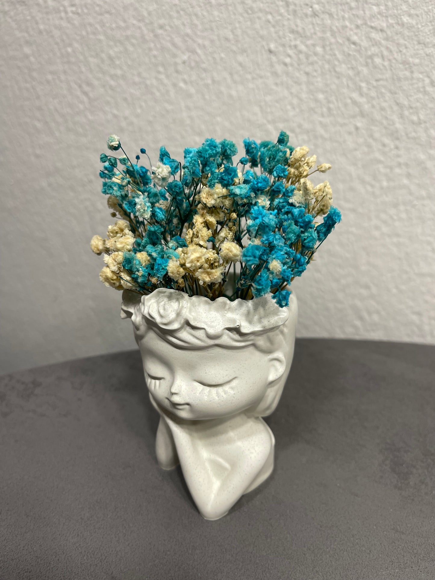 Mädchenvase & Trockenblumen Beton-Dekoration (OHNE Unterteller und Kerze!)