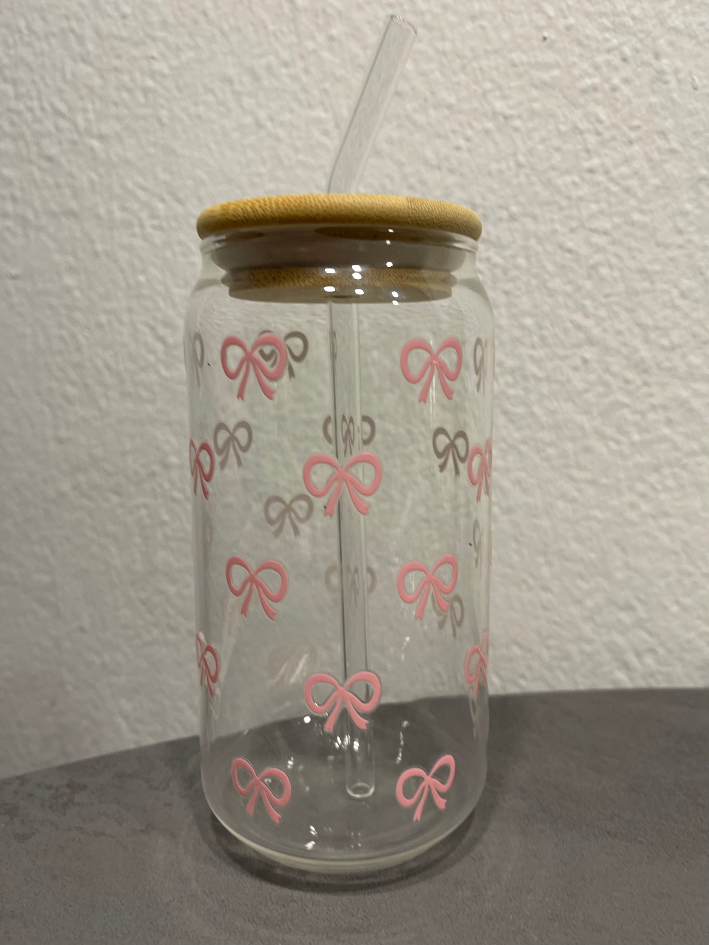 „Sweet Bow„ Trinkbecher mit Deckel & Strohhalm aus Glas 🎀