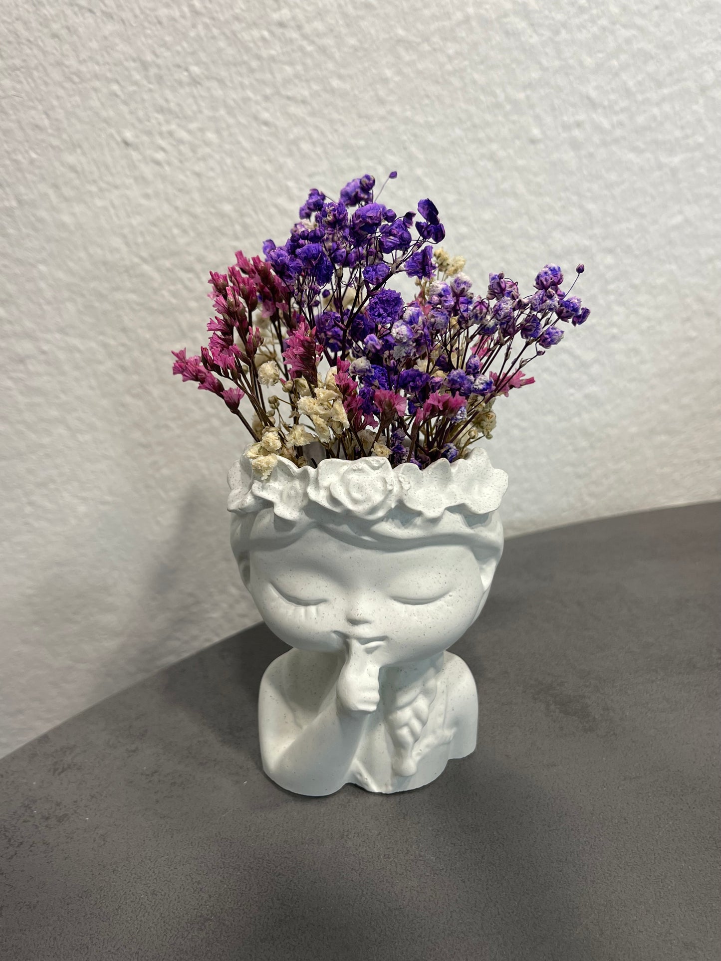 Mädchenvase & Trockenblumen Beton-Dekoration (OHNE Unterteller und Kerze!)