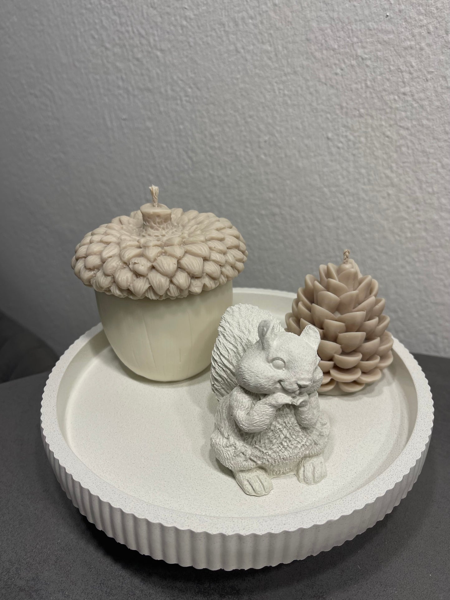 Alle, Herbstliches Deko-Set „Whispers of Fall“ – Handgemacht aus Beton & Wachs | In zarten Nude-Tönen