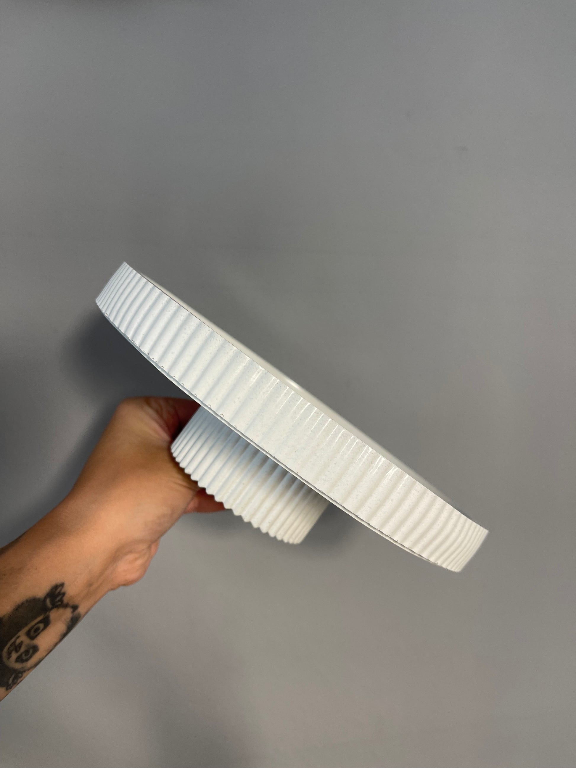 Beton Schale mit Fuß „Katja“ - Einzeln oder als Set | Handgemacht | Modern & minimalistisch | Rillenoptik