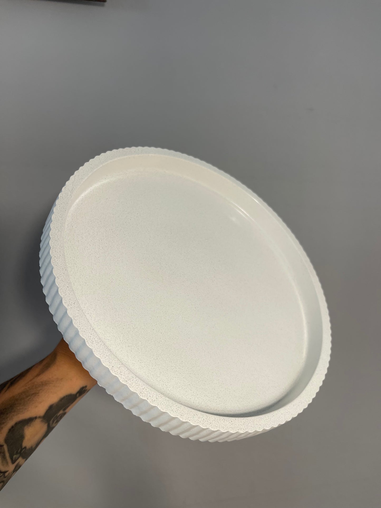 Beton Schale mit Fuß „Katja“ - Einzeln oder als Set | Handgemacht | Modern & minimalistisch | Rillenoptik von oben