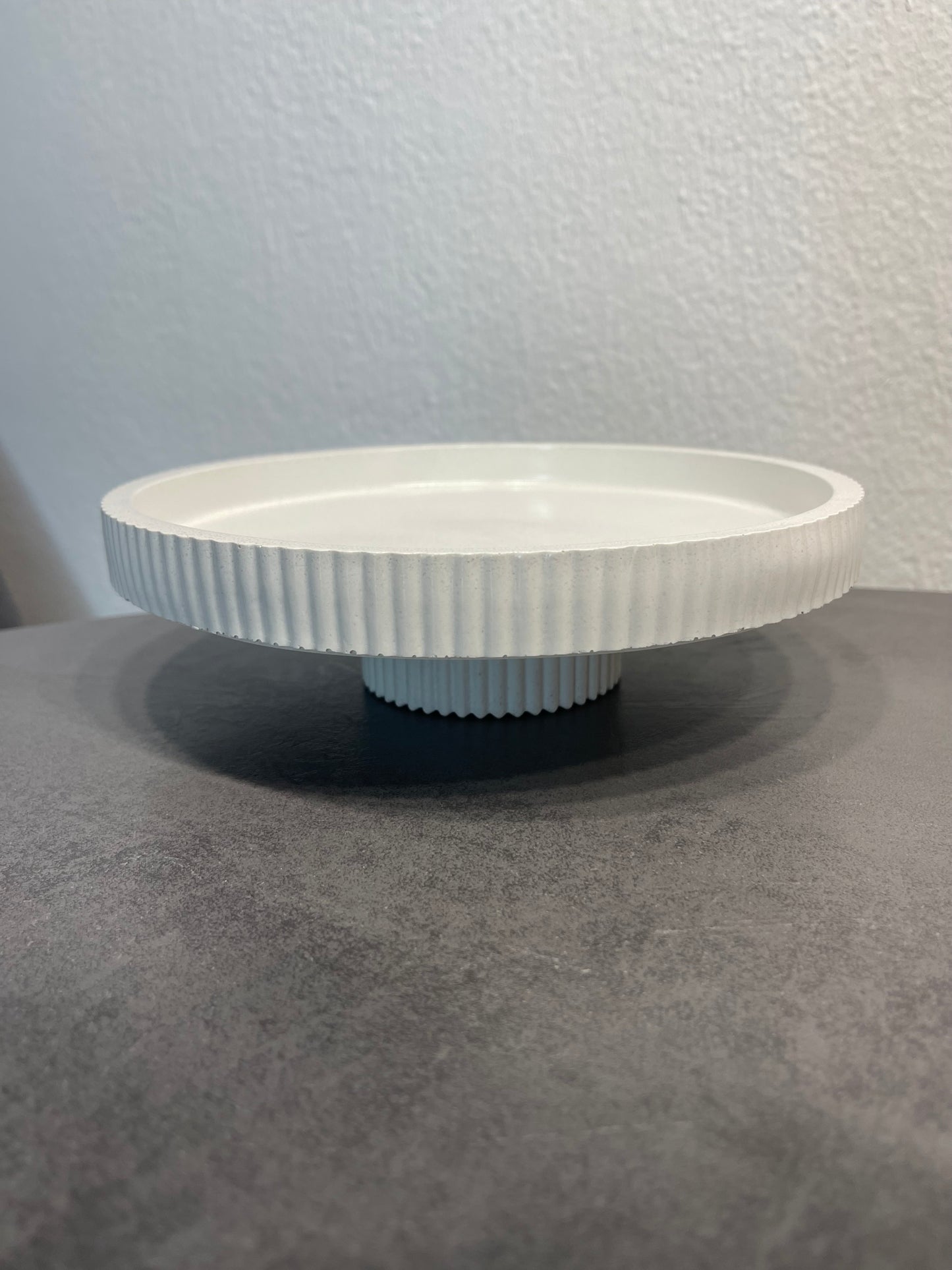 Beton Schale mit Fuss Katja, Seitenansicht