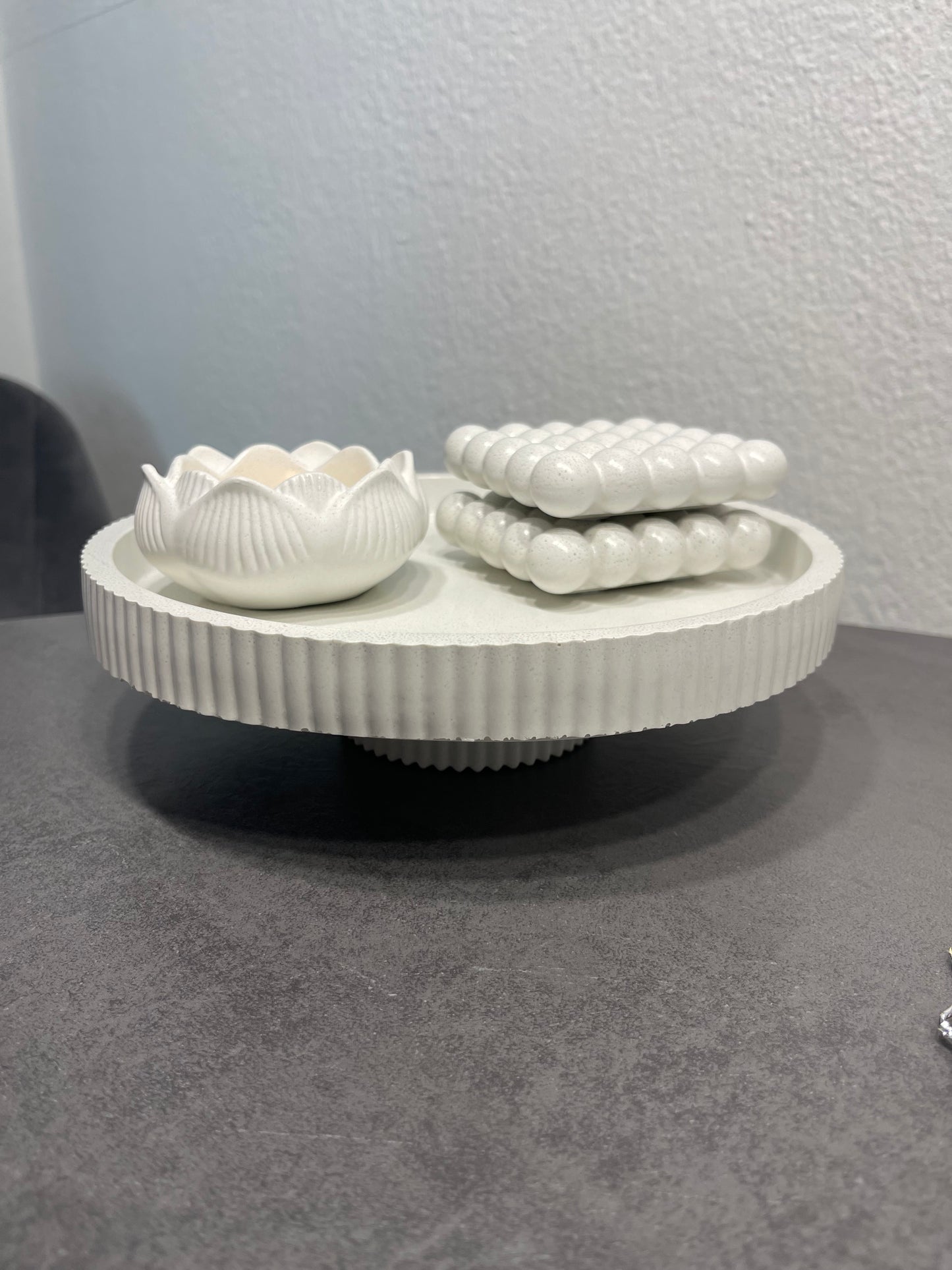 Beton Schale mit Fuss Katja, Untersetzer, Lotus Teelicht Seitenansicht