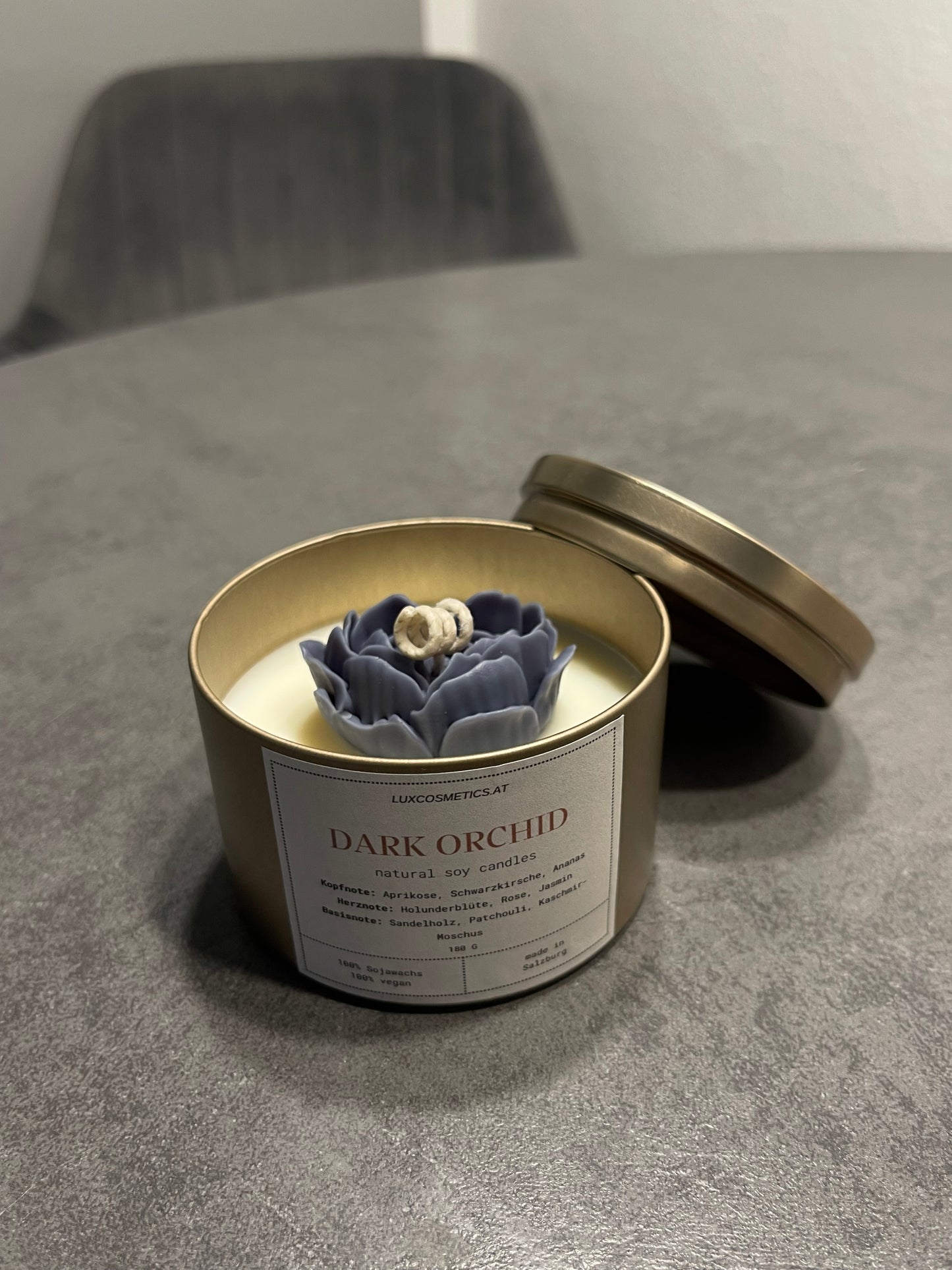 Dark Orchid Duftkerze handgegossen, Designer