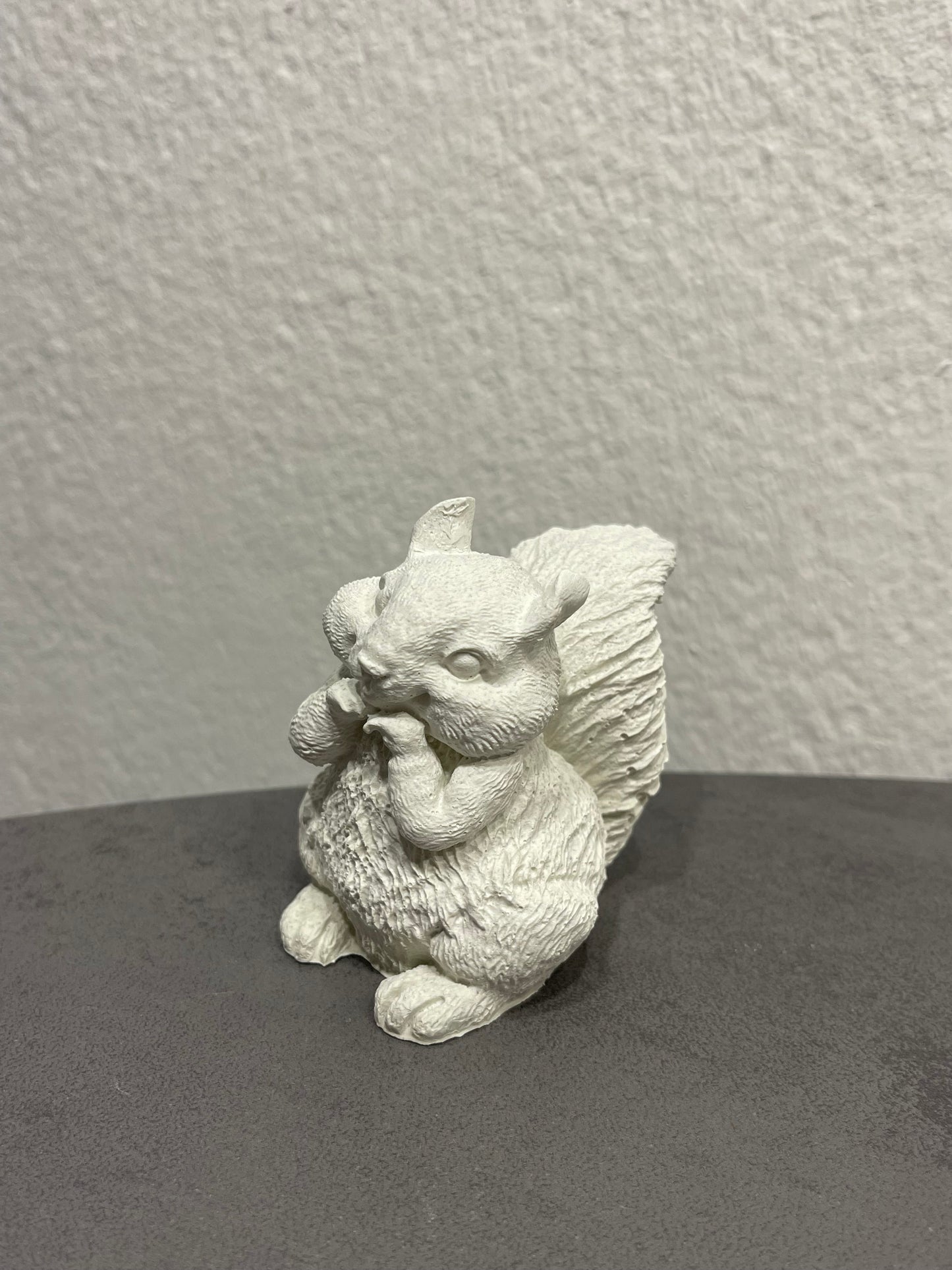 Eichhörnchen aus Beton, handgegossen | Herbst & Winter | Natur & Tier