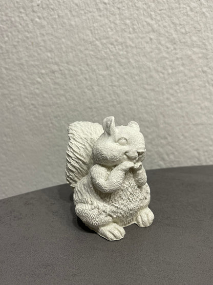 Eichhörnchen aus Beton, handgegossen | Herbst und Winter | Natur und Tier, Geschenkidee