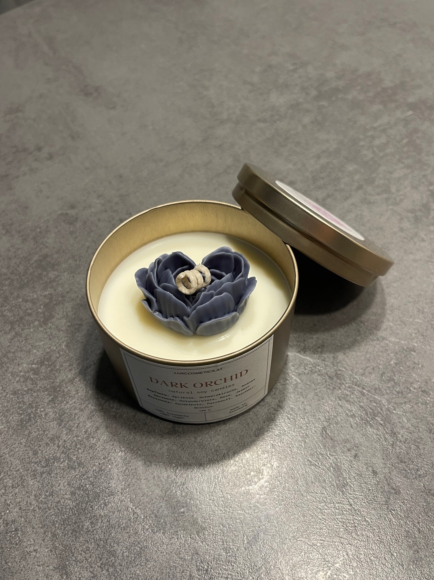 Dark Orchid Duftkerze handgegossen, Designer