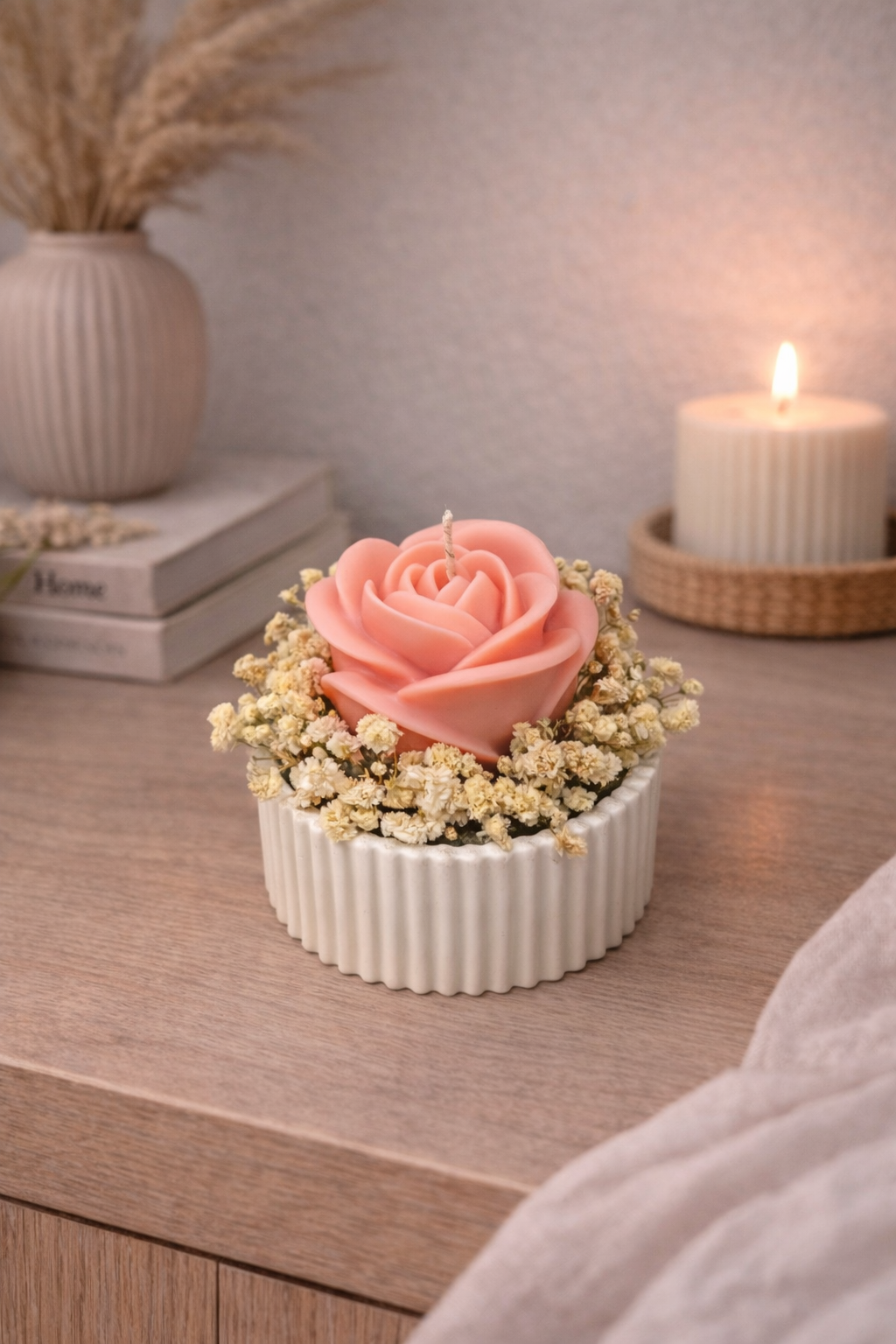 Handgemachte Rosen-Kerze im Betongefäß | Deko mit Trockenblumen | Geschenkidee für Hochzeit, Babyparty & besondere Anlässe
