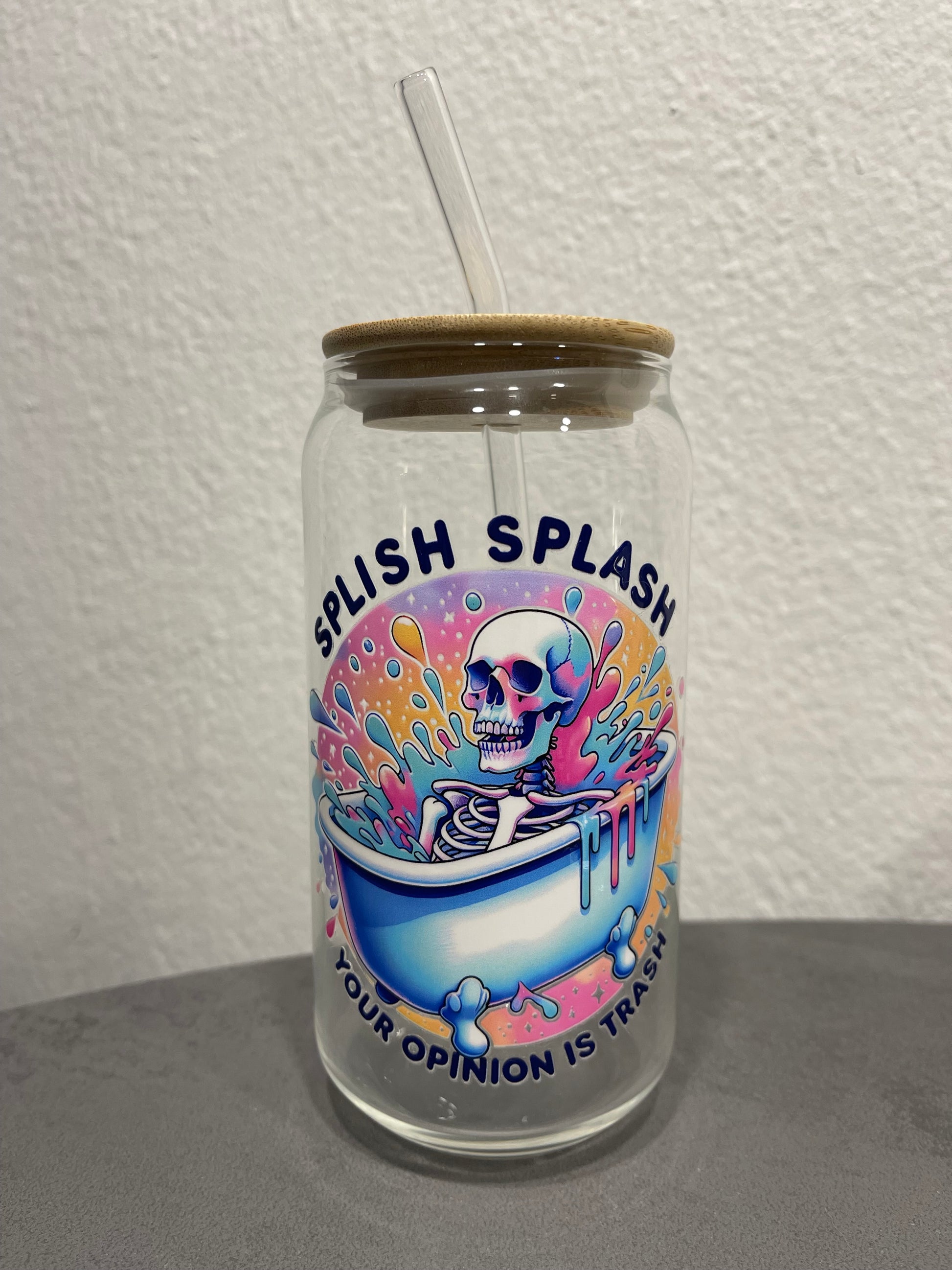 Splish-Splash Skull Trinkbecher mit Deckel und Strohhalm aus Glas, Geschenkidee