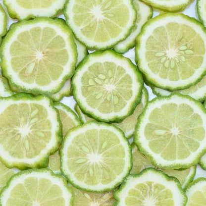 Frische Bergamotte-Scheiben – zitrische Kopfnote im Olfazeta Extrait De Parfum, sorgt für einen spritzig-grünen Auftakt.