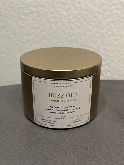 BUZZ OFF Duftkerze aus Sojawachs in goldener Dose und geschlossenem Deckel