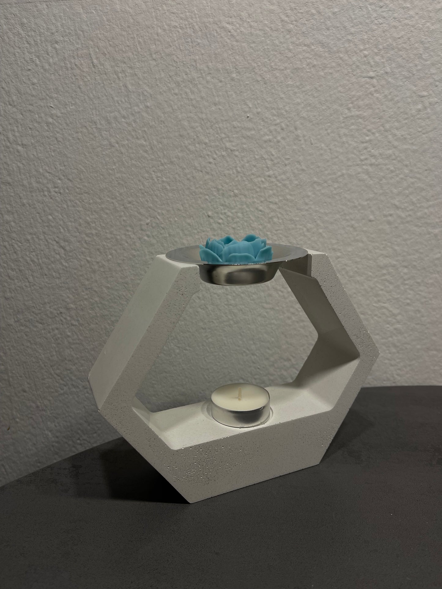 Handgemachte Duftlampe aus Beton in Wabenform für Duftmelts und ätherische Öle – moderne Geschenkidee für Wellness und Entspannung