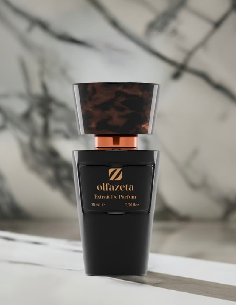 Luxuriöser schwarzer Flakon von Olfazeta Extrait De Parfum auf edlem Marmorhintergrund – stilvolles Design trifft auf hochwertigen Duft.