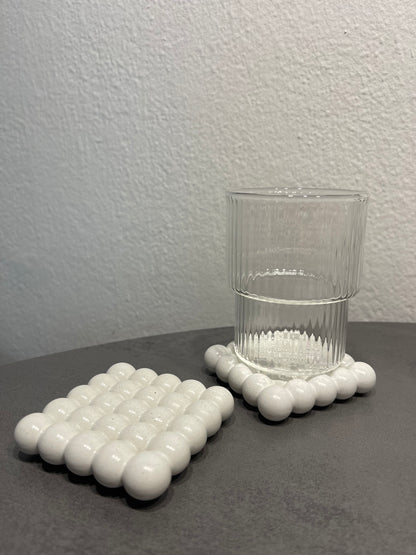 Skandinavisch inspirierte, handgemachte Beton-Untersetzer „Bubble“ im minimalistischen Design – Set aus 2 oder 4, perfekte Geschenkidee für moderne Wohnräume